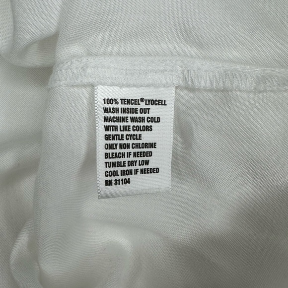 NWT Crown & Ivy White Long Sleeve Bold Moves Shirt Size Small (D188) - Picture 6 of 7